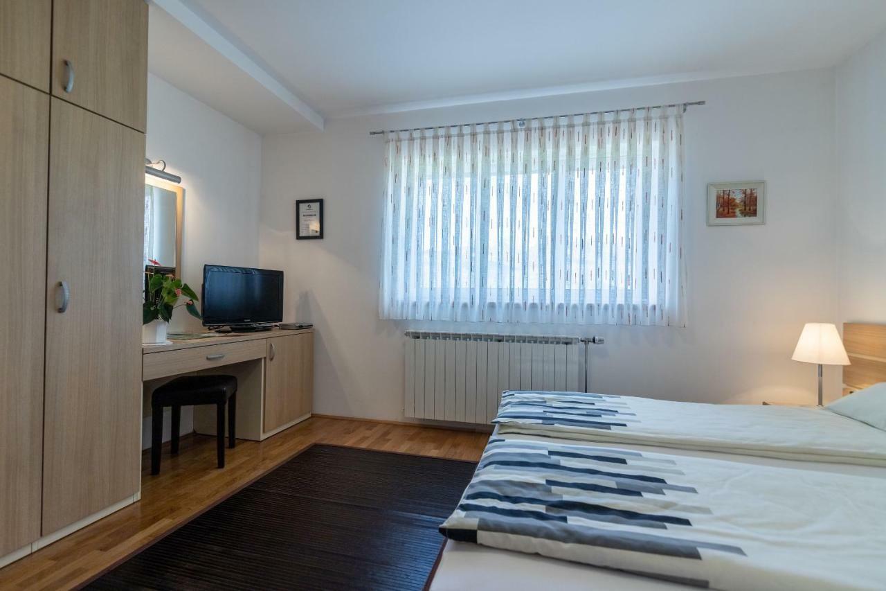 Apartments And Room Robert コレニツァ エクステリア 写真