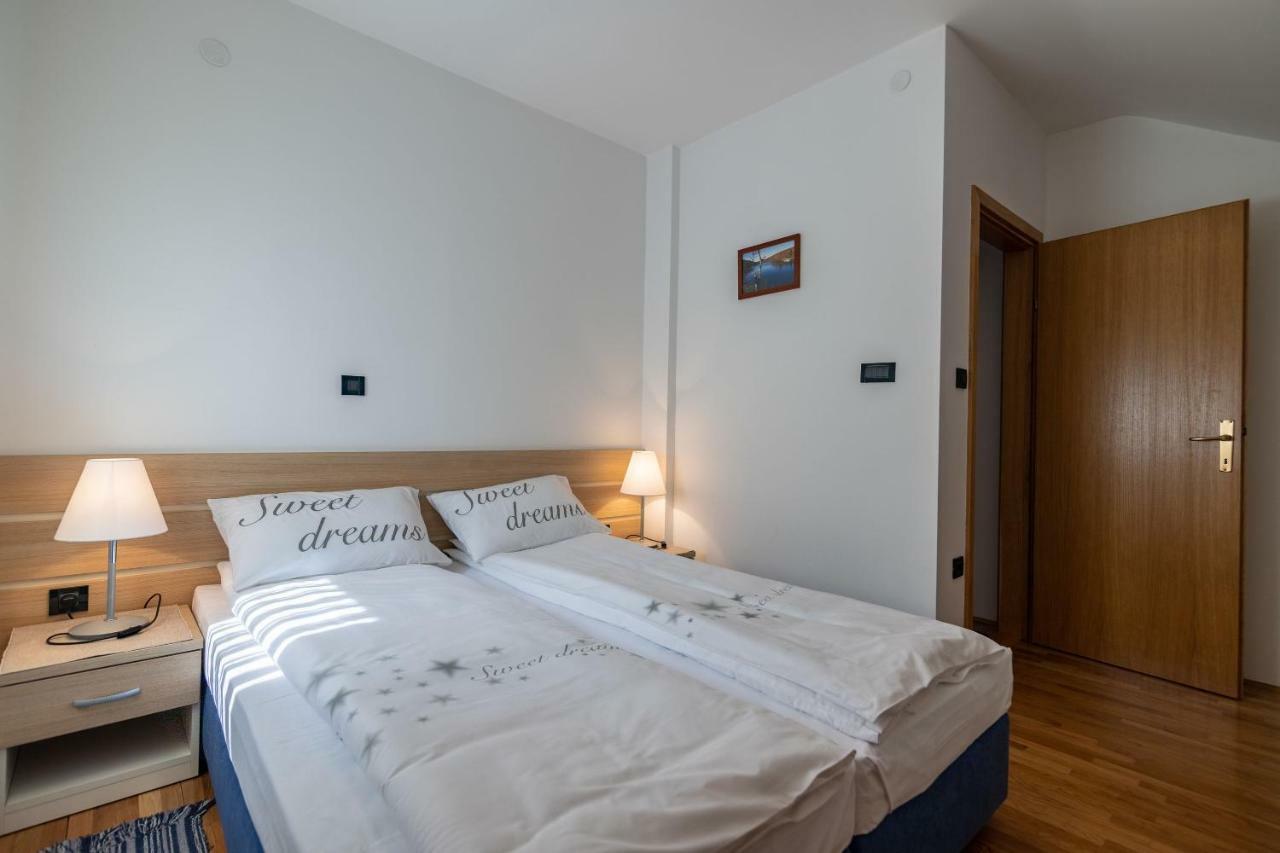 Apartments And Room Robert コレニツァ エクステリア 写真