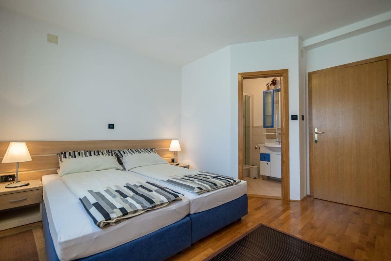 Apartments And Room Robert コレニツァ エクステリア 写真